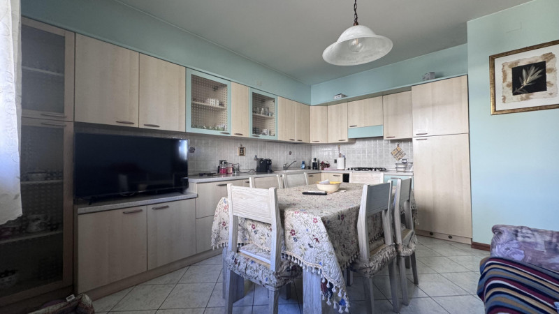 In un quartiere residenziale tranquillo e sicuro, comodo a scuole, servizi e collegamenti, ti asp...