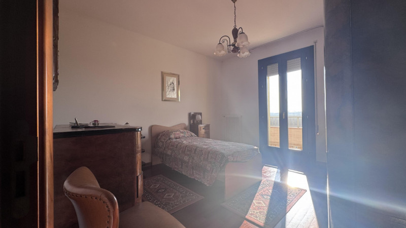 In un quartiere residenziale tranquillo e sicuro, comodo a scuole, servizi e collegamenti, ti asp...