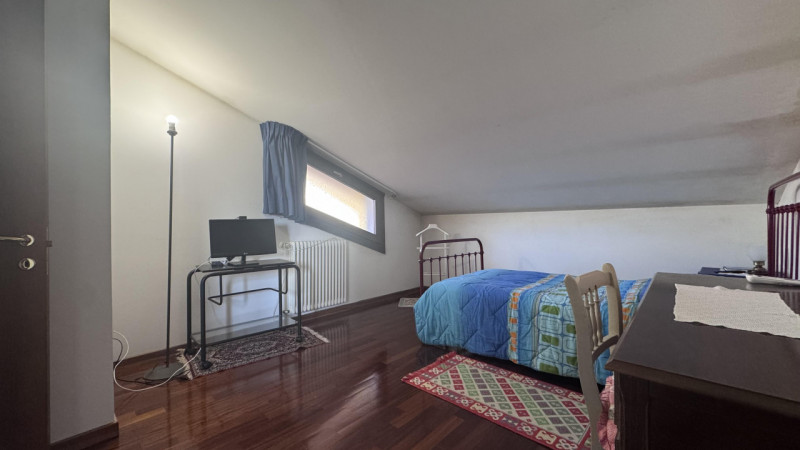 In un quartiere residenziale tranquillo e sicuro, comodo a scuole, servizi e collegamenti, ti asp...