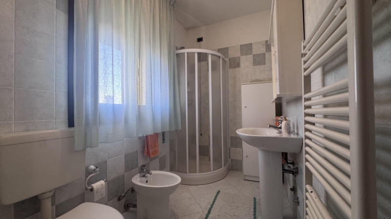 In un quartiere residenziale tranquillo e sicuro, comodo a scuole, servizi e collegamenti, ti asp...