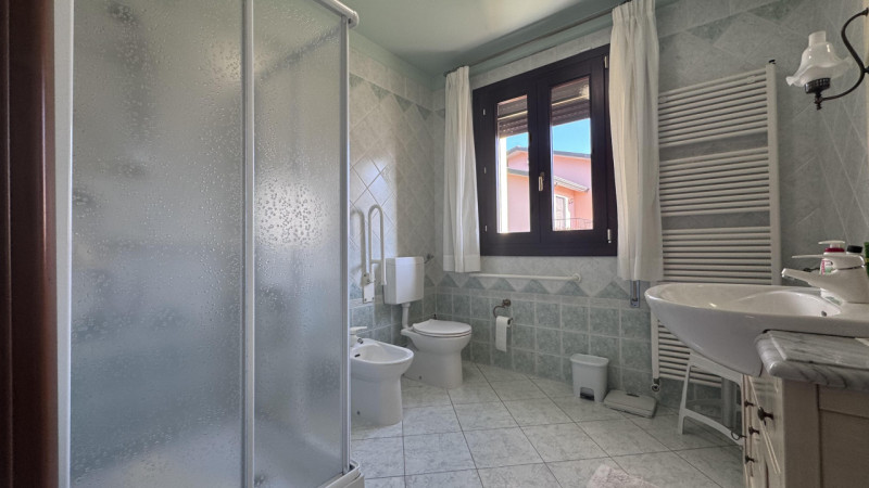 In un quartiere residenziale tranquillo e sicuro, comodo a scuole, servizi e collegamenti, ti asp...