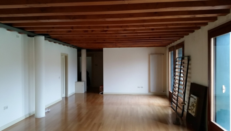 Meraviglioso appartamento a Bassano del Grappa con affaccio sul fiume Brenta e vista panoramica s...