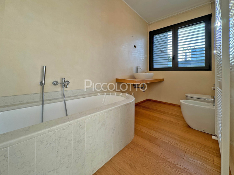 Rif. V5148 B5 - Splendido attico in vendita a Castelfranco Veneto - Borgo Treviso, contesto resid...