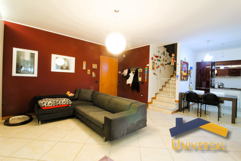 CAMPOSAMPIERO – RUSTEGA – All’ interno di tranquillo quartiere residenziale, che assicura tranqui...