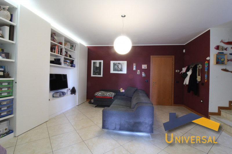 CAMPOSAMPIERO – RUSTEGA – All’ interno di tranquillo quartiere residenziale, che assicura tranqui...