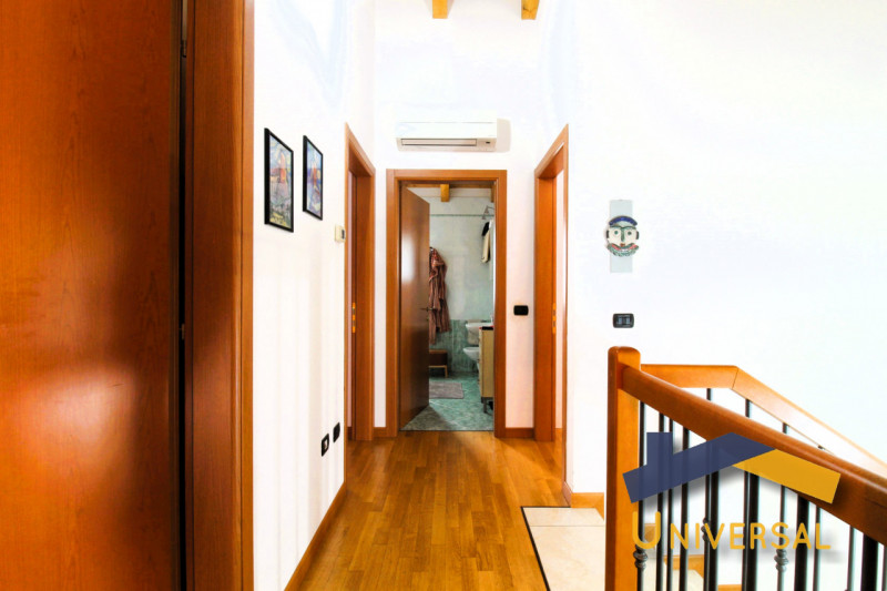 CAMPOSAMPIERO – RUSTEGA – All’ interno di tranquillo quartiere residenziale, che assicura tranqui...