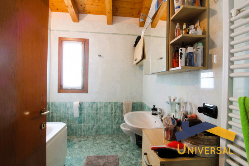 CAMPOSAMPIERO – RUSTEGA – All’ interno di tranquillo quartiere residenziale, che assicura tranqui...