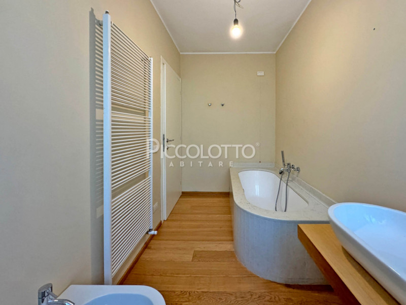 Rif. V5149 B2 - Castelfranco Veneto, in tranquillo e prestigioso contesto a Borgo Treviso, appart...