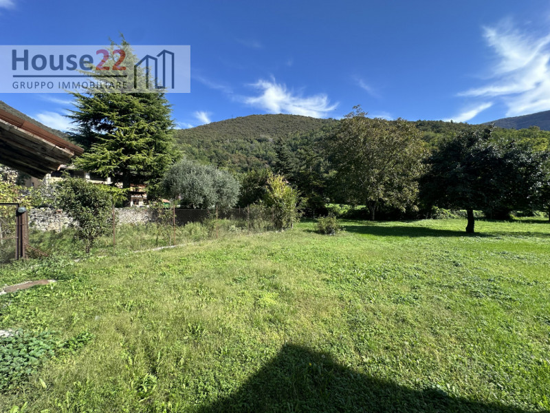 NAVE (Brescia). In zona tranquilla ai piedi dei monti vendesi INTERO CASALE di Mq 1500 da rimoder...