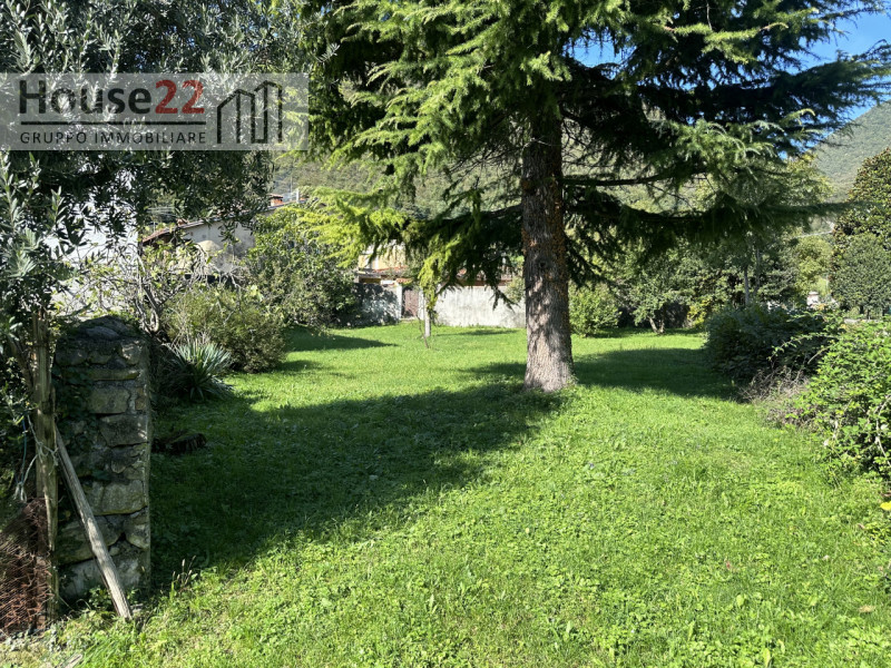 NAVE (Brescia). In zona tranquilla ai piedi dei monti vendesi INTERO CASALE di Mq 1500 da rimoder...