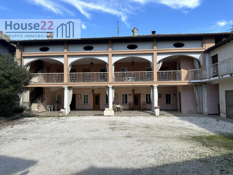 NAVE (Brescia). In zona tranquilla ai piedi dei monti vendesi INTERO CASALE di Mq 1500 da rimoder...