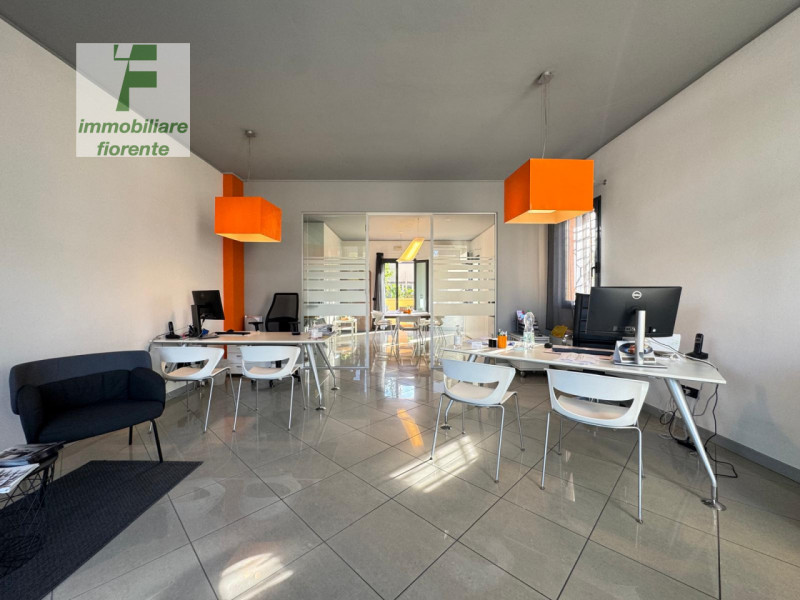 Scopri un'opportunità unica nel cuore di MEJANIGA, comune di CADONEGHE! Ti presentiamo questo ele...