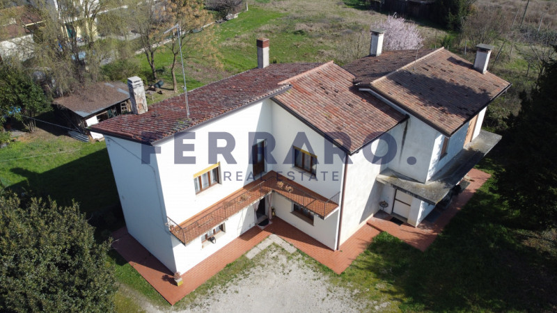 Proponiamo casa singola terratetto in vendita a Dosson di Casier, codice SV3.
Con una superficie ...