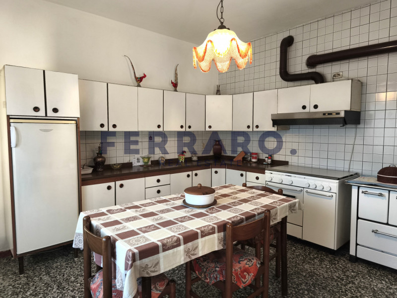 Proponiamo casa singola terratetto in vendita a Dosson di Casier, codice SV3.
Con una superficie ...