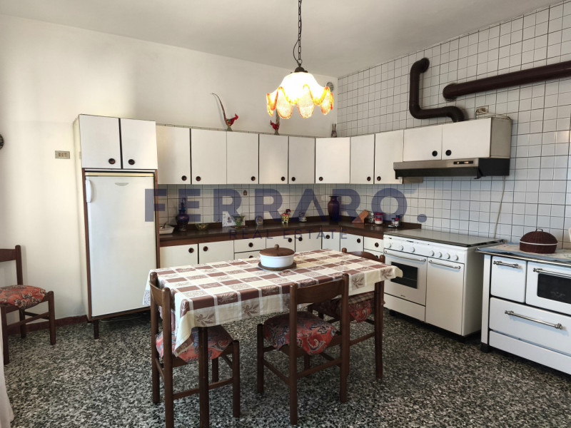 Proponiamo casa singola terratetto in vendita a Dosson di Casier, codice SV3.
Con una superficie ...