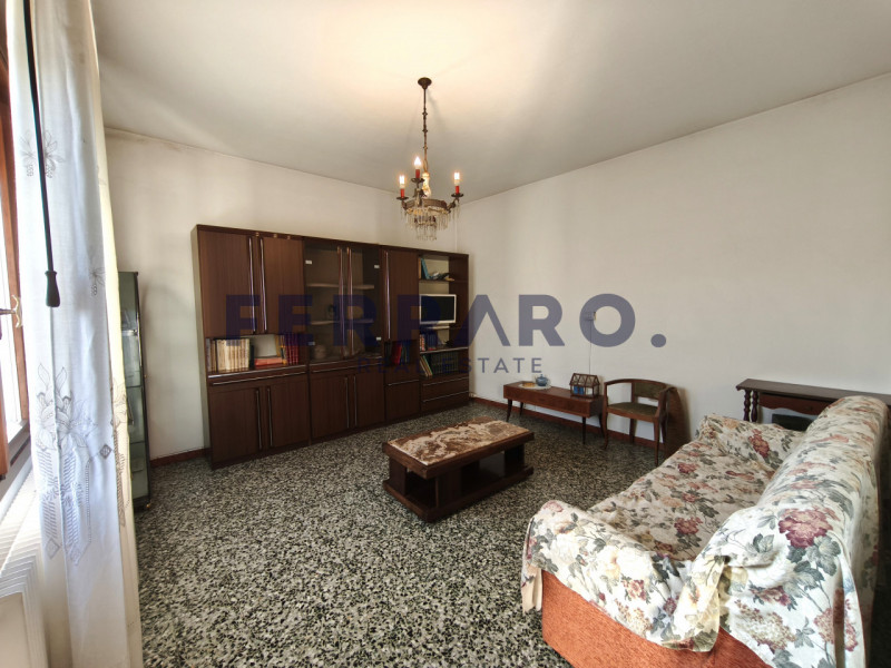 Proponiamo casa singola terratetto in vendita a Dosson di Casier, codice SV3.
Con una superficie ...