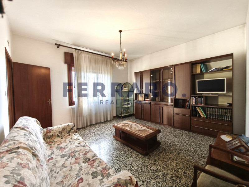 Proponiamo casa singola terratetto in vendita a Dosson di Casier, codice SV3.
Con una superficie ...