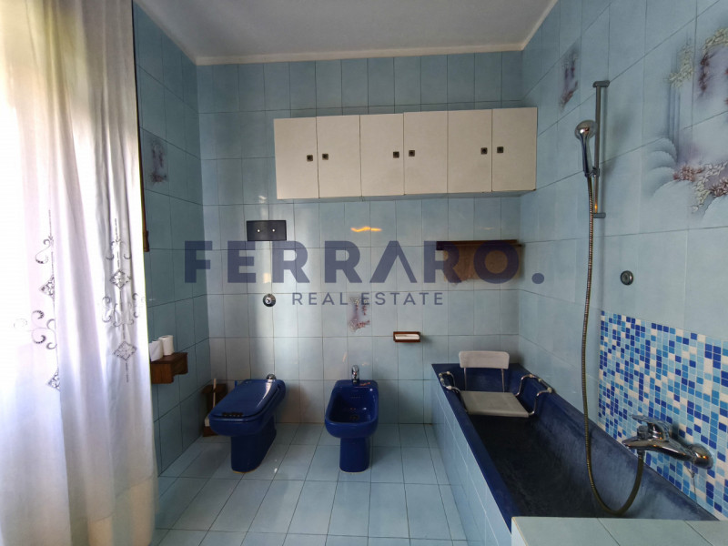 Proponiamo casa singola terratetto in vendita a Dosson di Casier, codice SV3.
Con una superficie ...