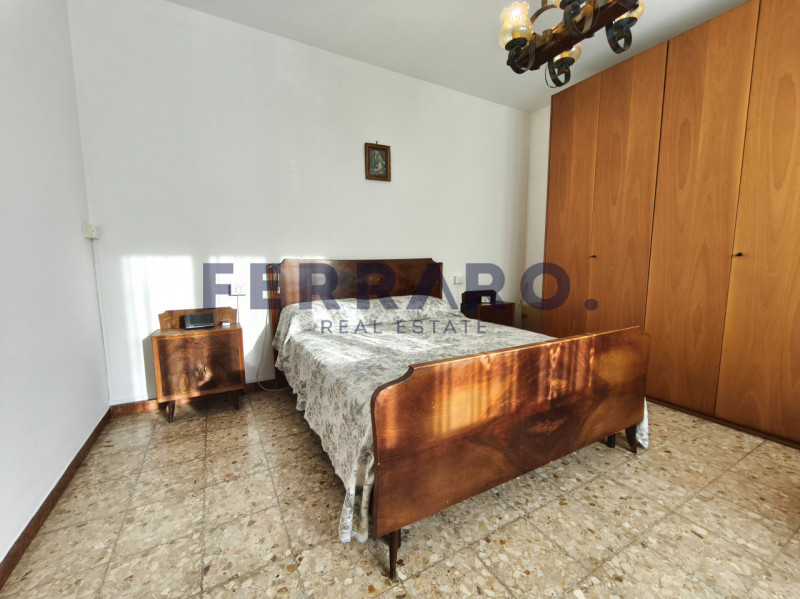 Proponiamo casa singola terratetto in vendita a Dosson di Casier, codice SV3.
Con una superficie ...