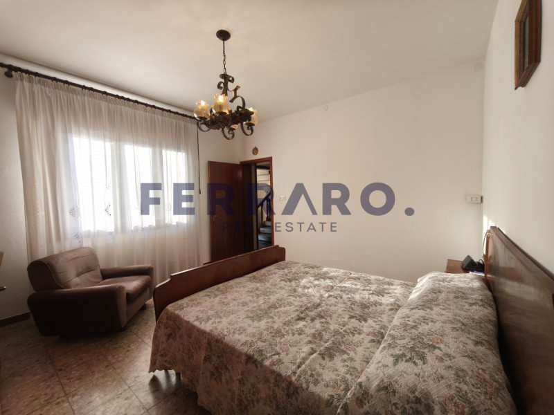 Proponiamo casa singola terratetto in vendita a Dosson di Casier, codice SV3.
Con una superficie ...