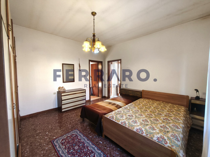 Proponiamo casa singola terratetto in vendita a Dosson di Casier, codice SV3.
Con una superficie ...