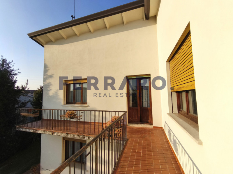 Proponiamo casa singola terratetto in vendita a Dosson di Casier, codice SV3.
Con una superficie ...