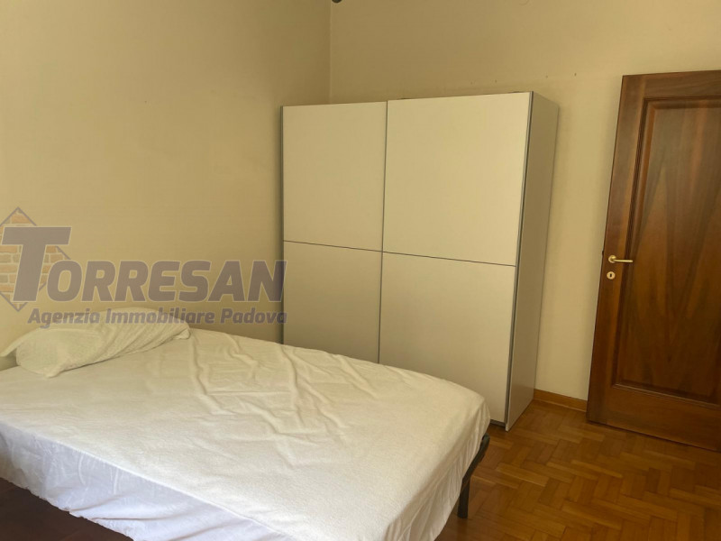 PADOVA ZONA FACCIOLATI: AFFITTASI A STUDENTE O LAVORATORE STANZA media di 12 mq

DISPONIBILE DAL ...