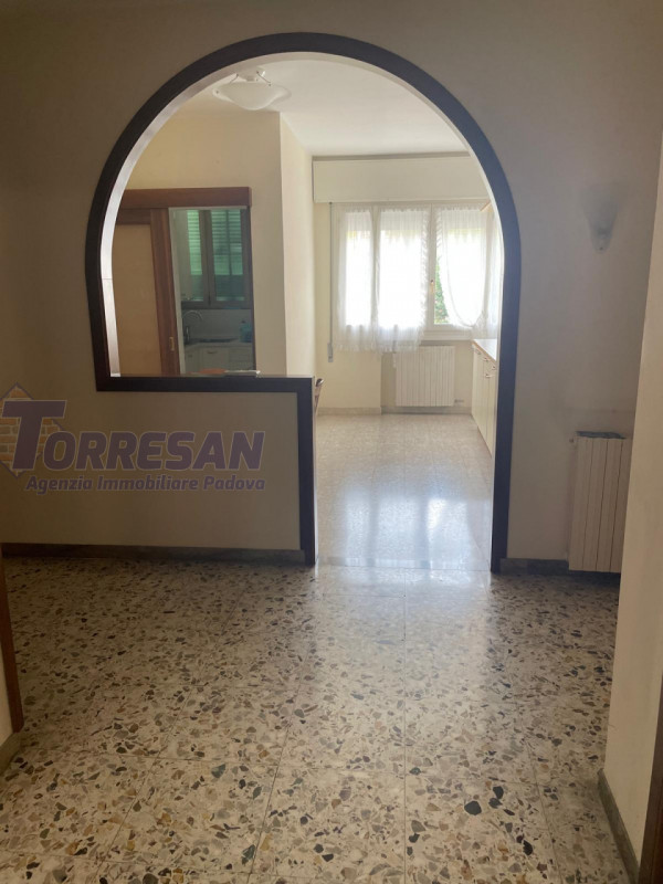 PADOVA ZONA FACCIOLATI: AFFITTASI A STUDENTE O LAVORATORE STANZA media di 12 mq

DISPONIBILE DAL ...