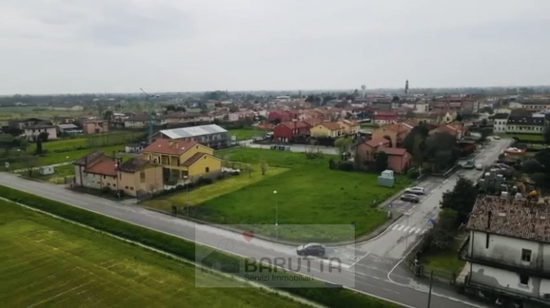 In una delle zone più tranquille e richieste della provincia di Venezia, precisamente nel cuore d...