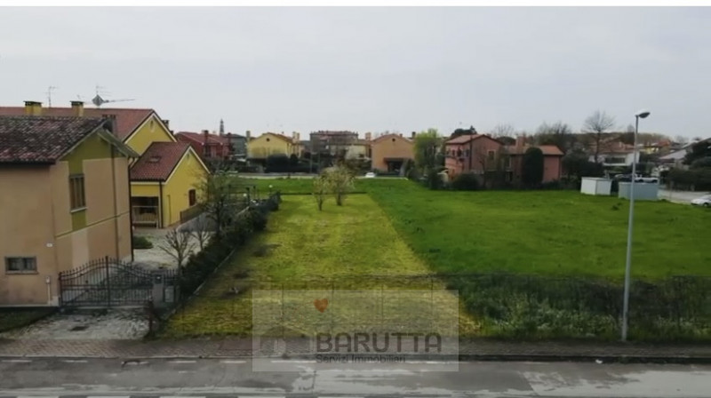 In una delle zone più tranquille e richieste della provincia di Venezia, precisamente nel cuore d...