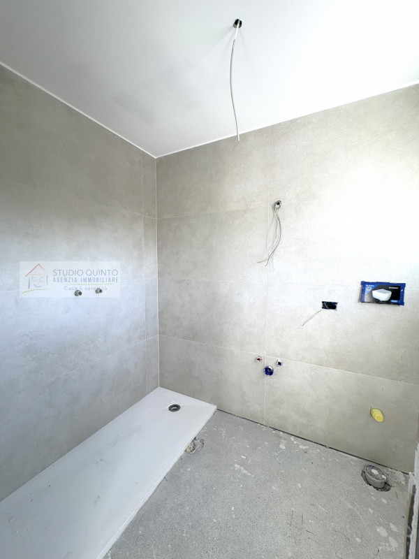 In una tranquilla zona residenziale e con ampi parcheggi, presentiamo questa villa bifamiliare a ...