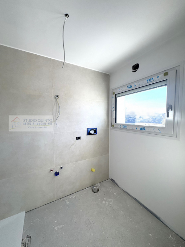 In una tranquilla zona residenziale e con ampi parcheggi, presentiamo questa villa bifamiliare a ...