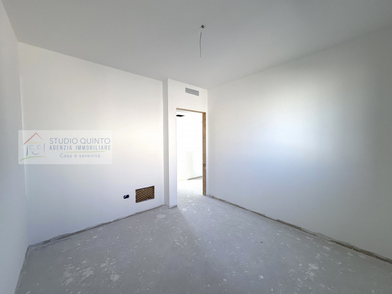 In una tranquilla zona residenziale e con ampi parcheggi, presentiamo questa villa bifamiliare a ...