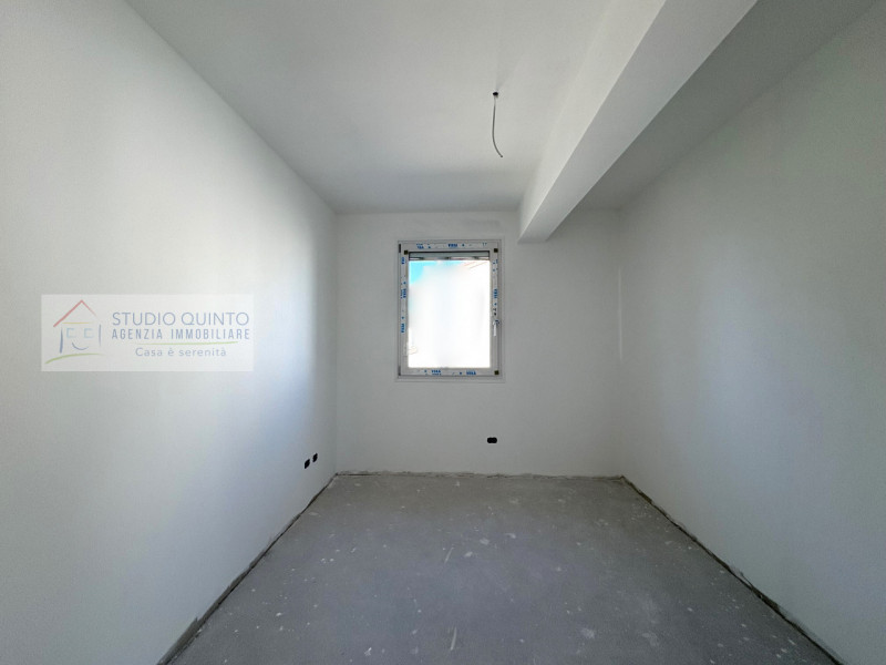 In una tranquilla zona residenziale e con ampi parcheggi, presentiamo questa villa bifamiliare a ...