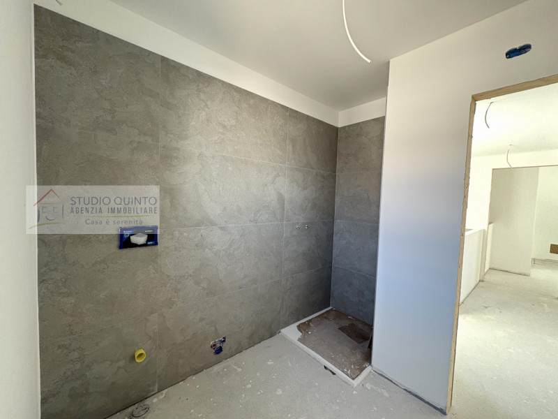 In una tranquilla zona residenziale e con ampi parcheggi, presentiamo questa villa bifamiliare a ...