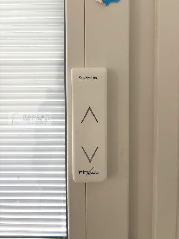 In una tranquilla zona residenziale e con ampi parcheggi, presentiamo questa villa bifamiliare a ...