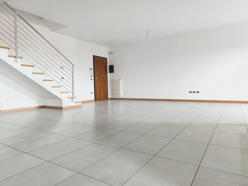 Attico situato nel cuore di Montegrotto Terme dalla metratura importante, posizionato al secondo ...