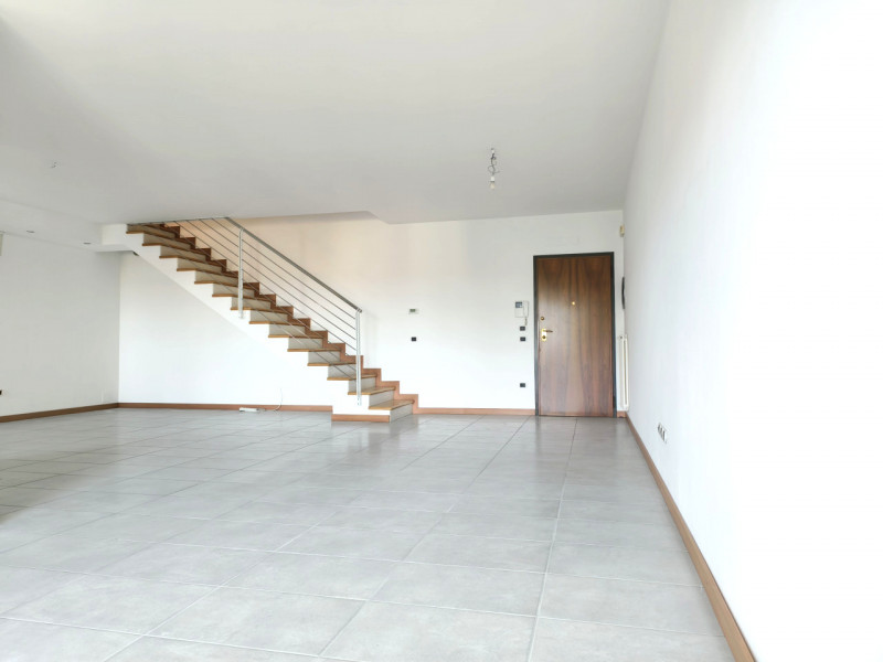 Attico situato nel cuore di Montegrotto Terme dalla metratura importante, posizionato al secondo ...