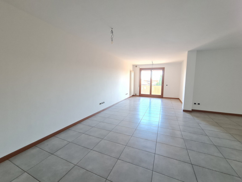 Attico situato nel cuore di Montegrotto Terme dalla metratura importante, posizionato al secondo ...