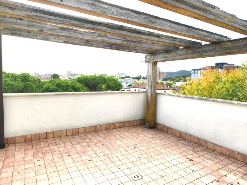 Attico situato nel cuore di Montegrotto Terme dalla metratura importante, posizionato al secondo ...