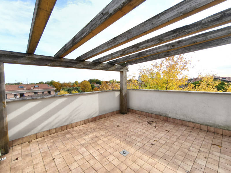 Attico situato nel cuore di Montegrotto Terme dalla metratura importante, posizionato al secondo ...