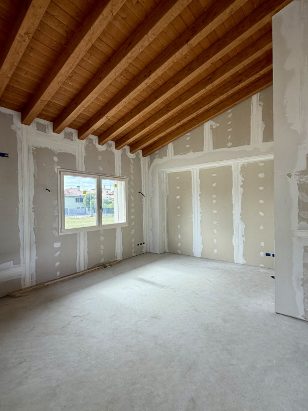 Scoprite questa straordinaria casa singola  situata nel cuore di Piombino Dese, nella zona più be...