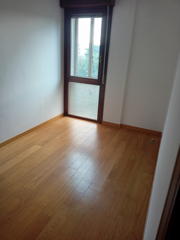 APPARTAMENTO IN ZONA CENTRALE, al II° piano con ascensore, composto da ingresso, soggiorno, cucin...