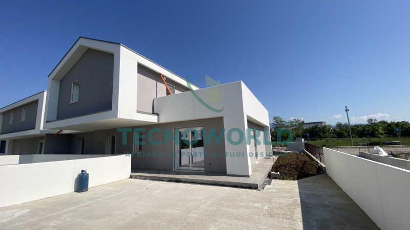 THIENE. Di nuova realizzazione soluzione TRICAMERE al piano terra con 200mq di giardino.

L'immob...