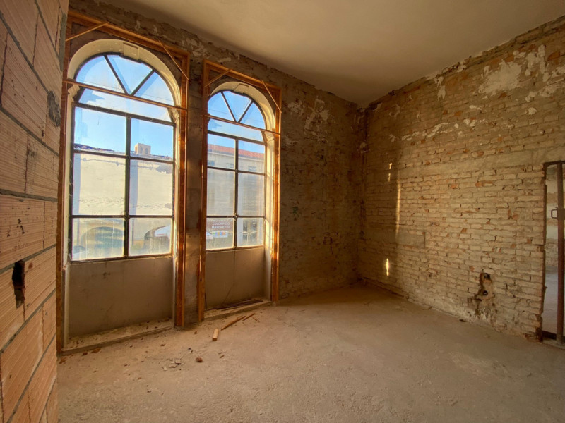 La Base Agenzia Immobiliare è lieta di presentare in vendita un delizioso appartamento trilocale ...