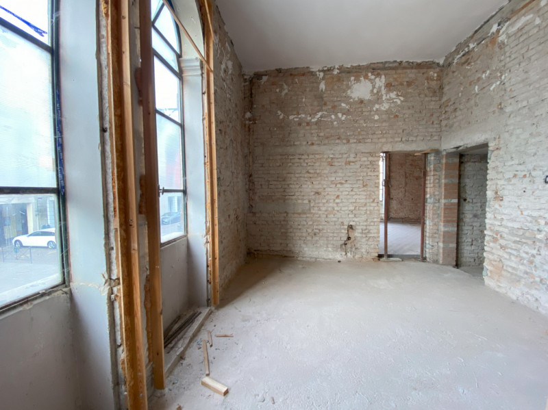 La Base Agenzia Immobiliare è lieta di presentare in vendita un delizioso appartamento trilocale ...