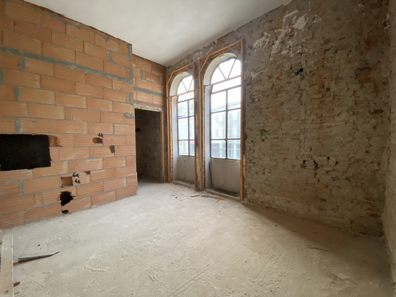 La Base Agenzia Immobiliare è lieta di presentare in vendita un delizioso appartamento trilocale ...