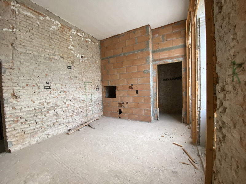 La Base Agenzia Immobiliare è lieta di presentare in vendita un delizioso appartamento trilocale ...