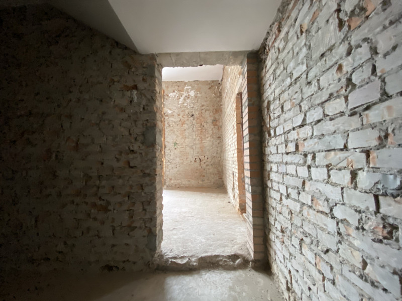 La Base Agenzia Immobiliare è lieta di presentare in vendita un delizioso appartamento trilocale ...