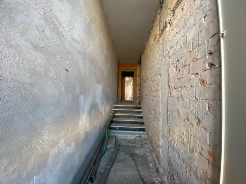 La Base Agenzia Immobiliare è lieta di presentare in vendita un delizioso appartamento trilocale ...